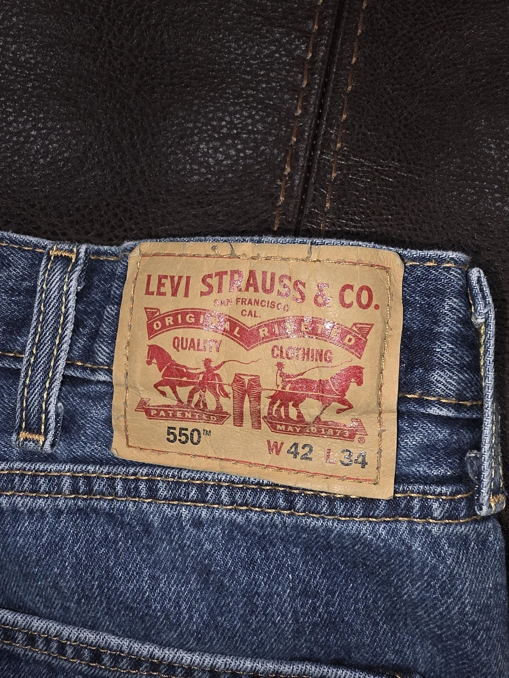 Levi's Relaxed Fit Tapered Leg Men's Jeans in Medium Blue Wash 42/34